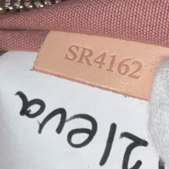 Louis Vuitton Vernis Brea GM  Rose Velours(Like NEW!!) - Picture 16 of 16